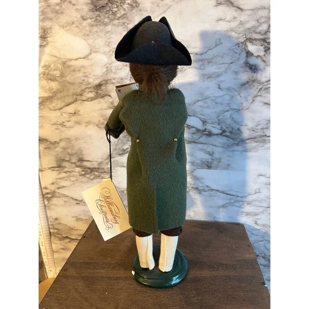 Byers' Choice Ltd. 1998 Williamsburg Colonial Caroler Figurine with songbook